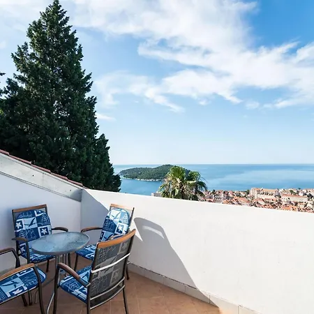 Sr - Two-bedroom With Balcony And Sea View Apartman