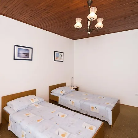 Sr - Two-bedroom With Balcony And Sea View Apartman
