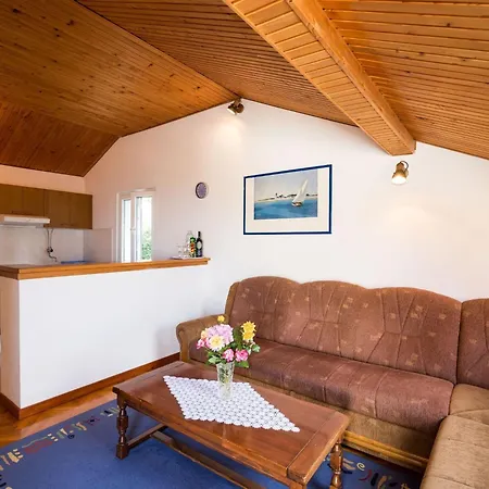 Sr - Two-bedroom With Balcony And Sea View *