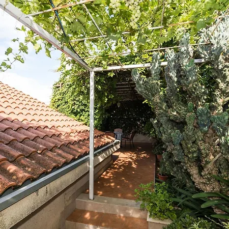 Sr - Two-bedroom With Balcony And Sea View *