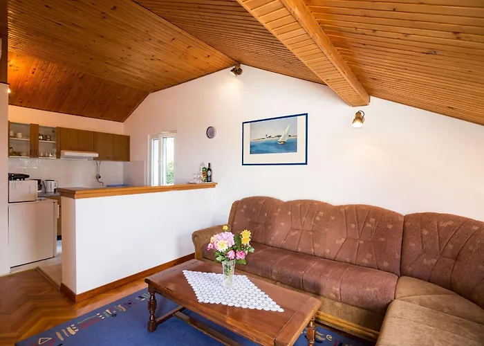 Sr - Two-bedroom With Balcony And Sea View *