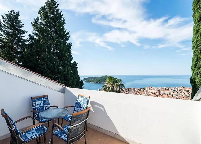 Sr - Two-bedroom With Balcony And Sea View Apartmán