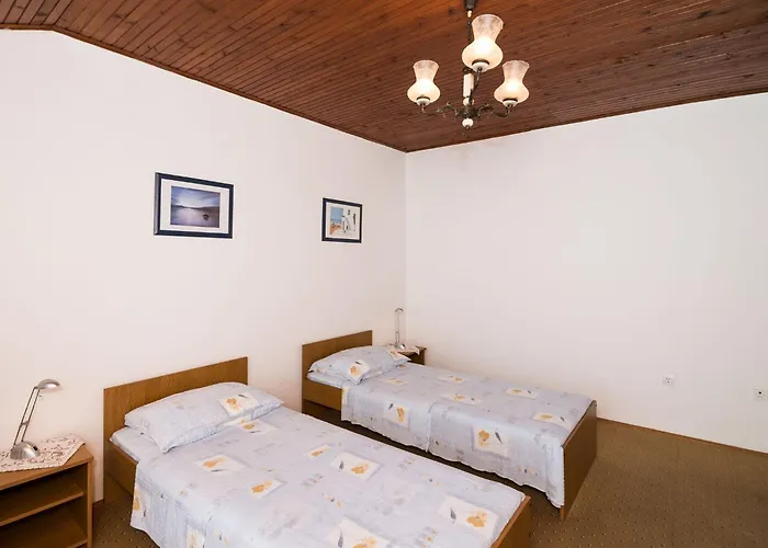 Sr - Two-bedroom With Balcony And Sea View Apartmán