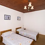 Sr - Two-bedroom With Balcony And Sea View شقة