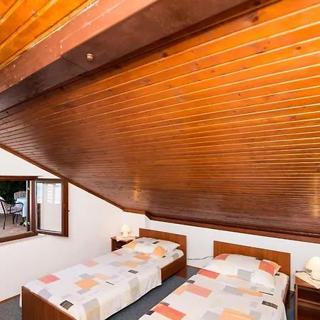 Sr - Two-bedroom With Balcony And Sea View Apartmán *