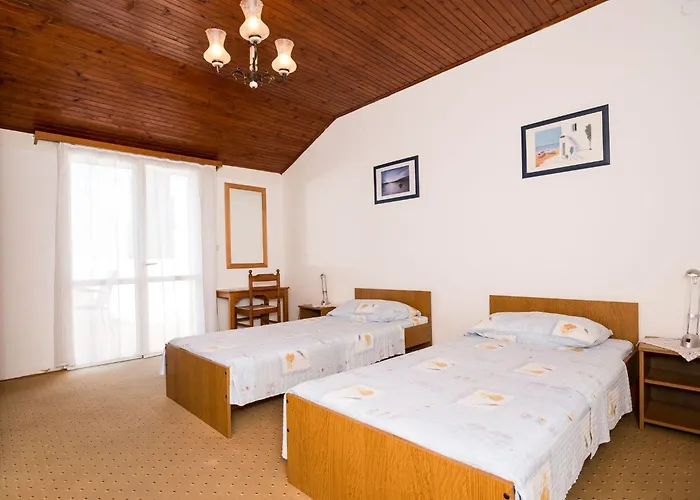 Sr - Two-bedroom With Balcony And Sea View *