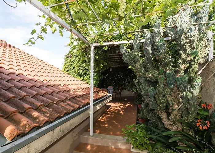 Sr - Two-bedroom With Balcony And Sea View *