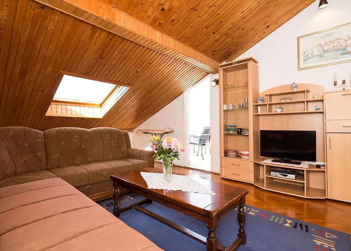 Sr - Two-bedroom With Balcony And Sea View *